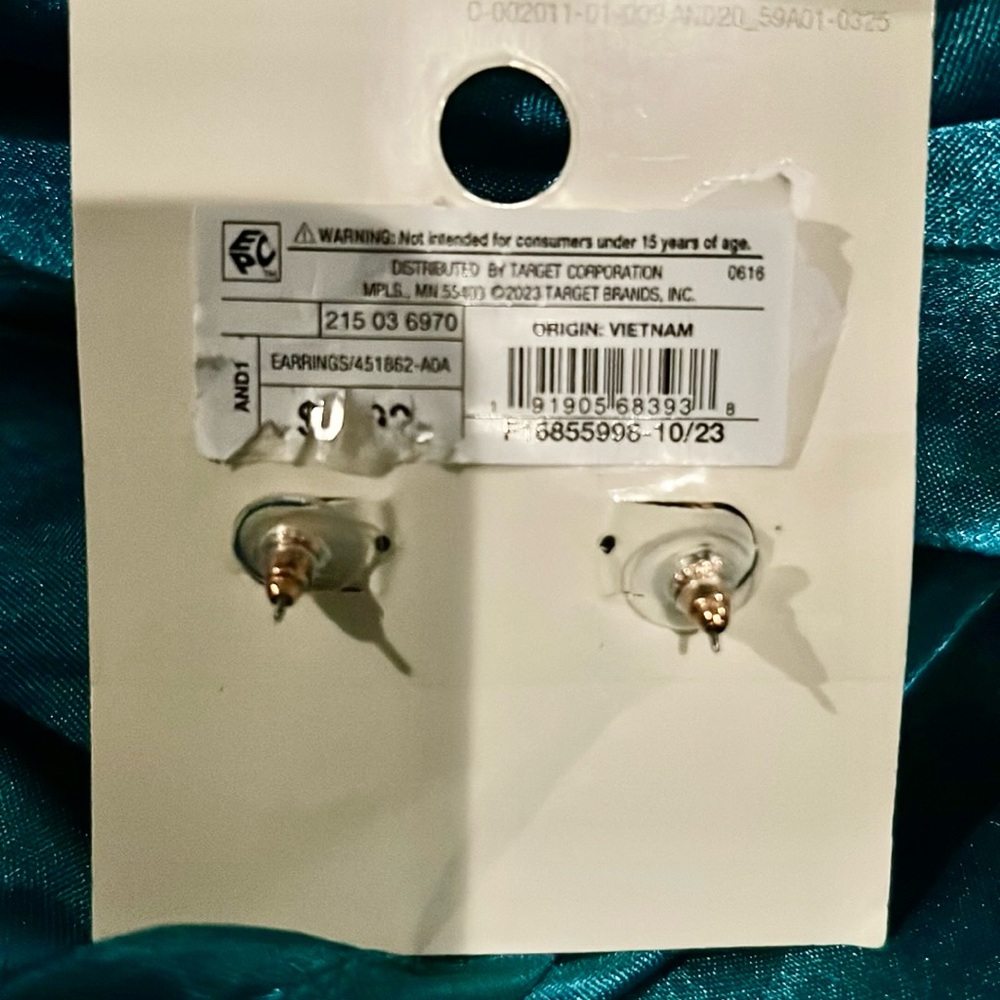 BNWT Trendy gold hoop earrings - Picture 3 of 3